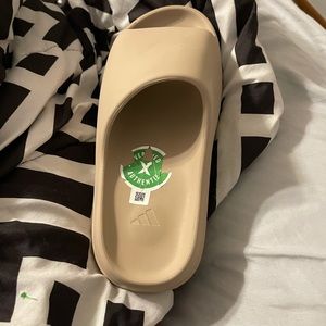 yeezy slides pure, size 10.